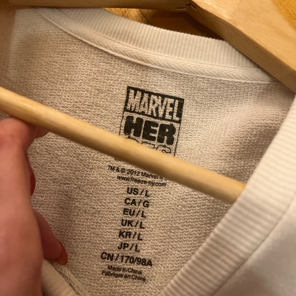 3/$25 Forever 21 Marvel Graphic Sweater L GUC - Picture 6 of 8
